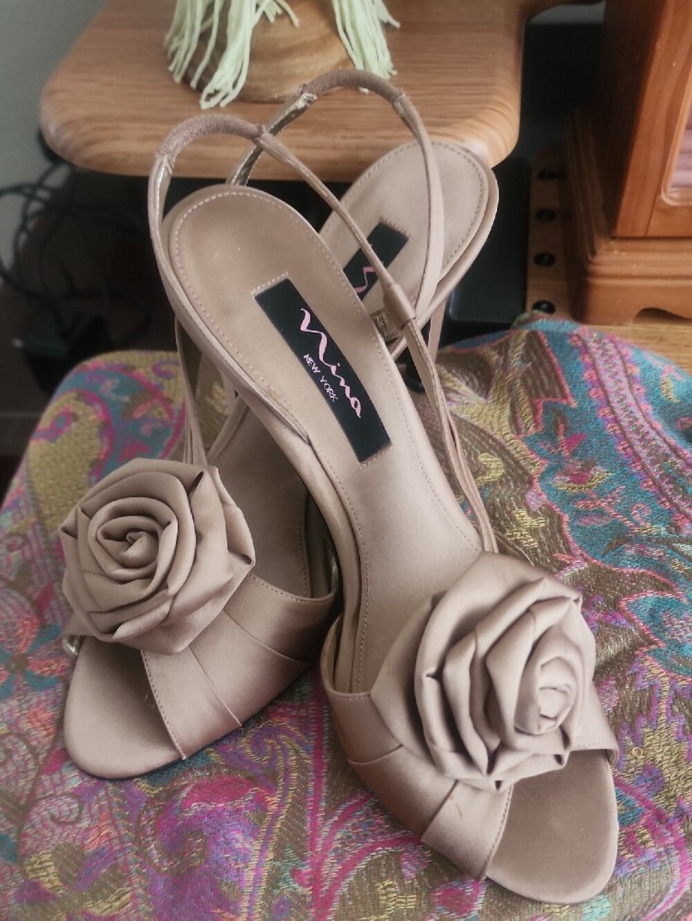 Nina NWOT Taupe Floral Satin Peep-Toe Heels